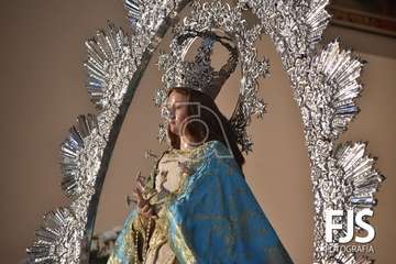 Engalanamiento de la imagen durante la jornada de este viernes/Francisco Santana Ravelo.
